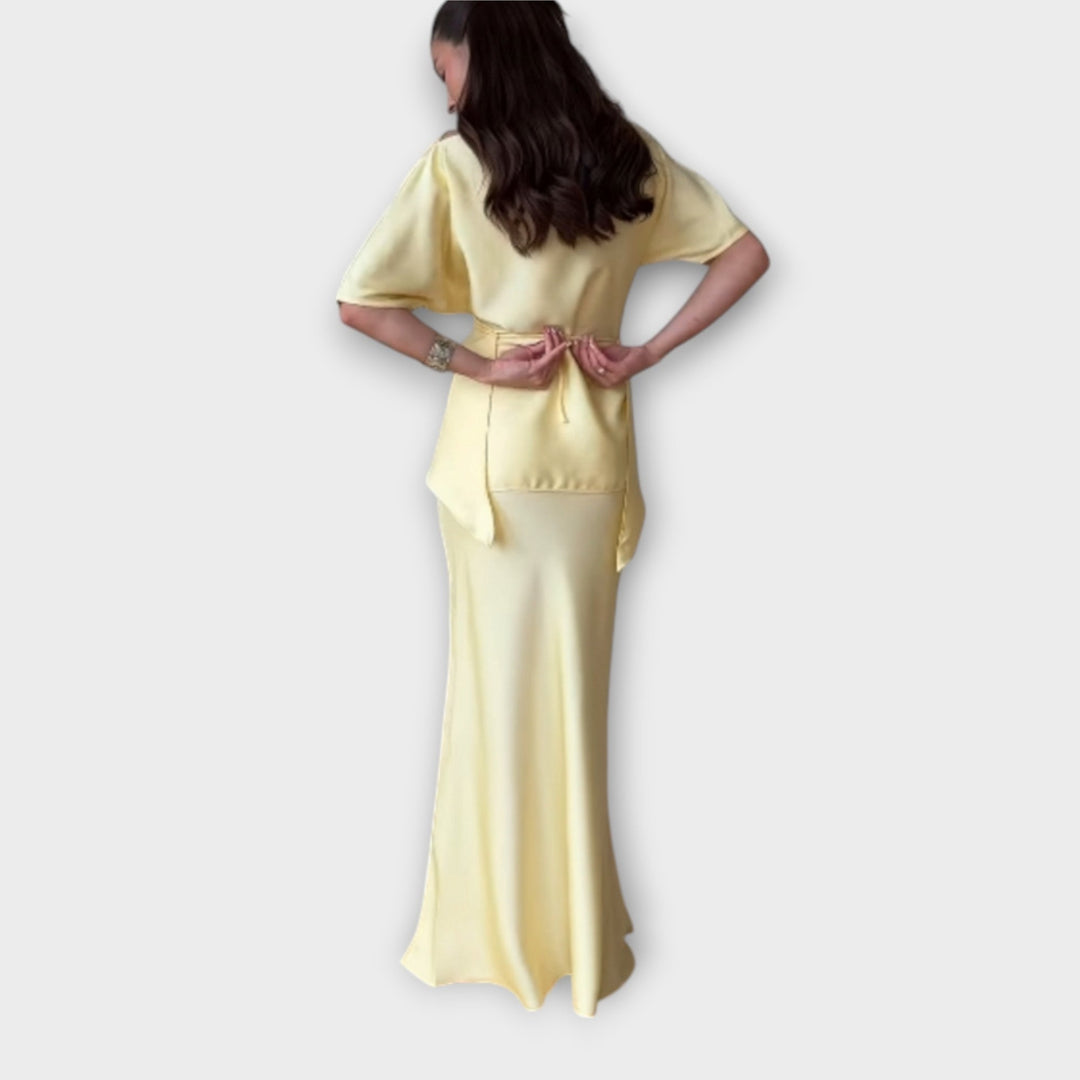 Finja - Top Off-Shoulder con Nudo Frontal y Conjunto de Falda