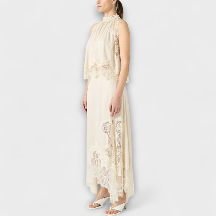 Kaia - Blusa de Satén con Detalles de Encaje y Cuello Plisado