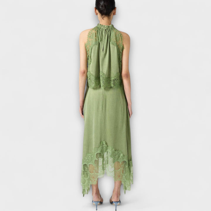 Kaia - Blusa de Satén con Detalles de Encaje y Cuello Plisado