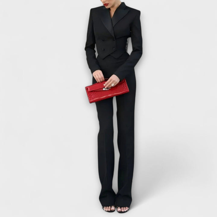 Noa - Conjunto Corto de Blazer sin Espalda con Perlas Negras