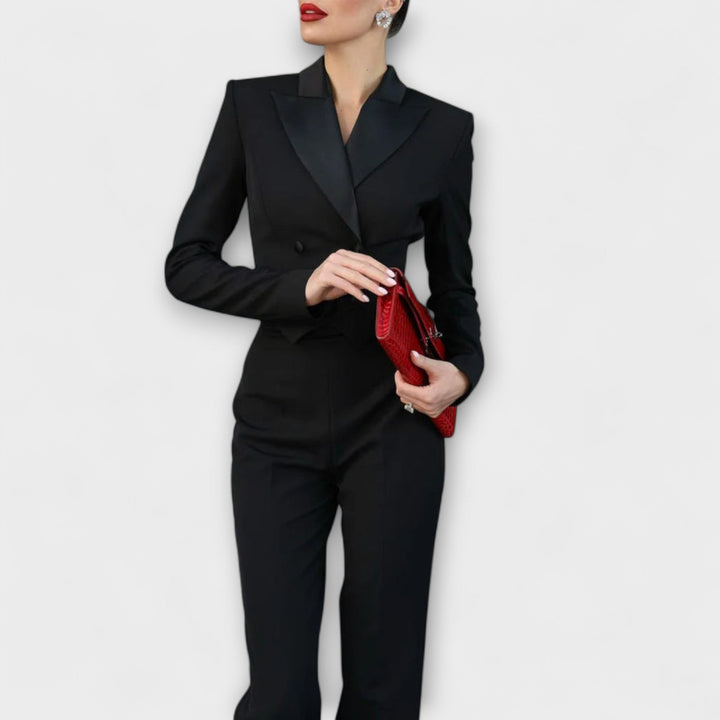 Noa - Conjunto Corto de Blazer sin Espalda con Perlas Negras